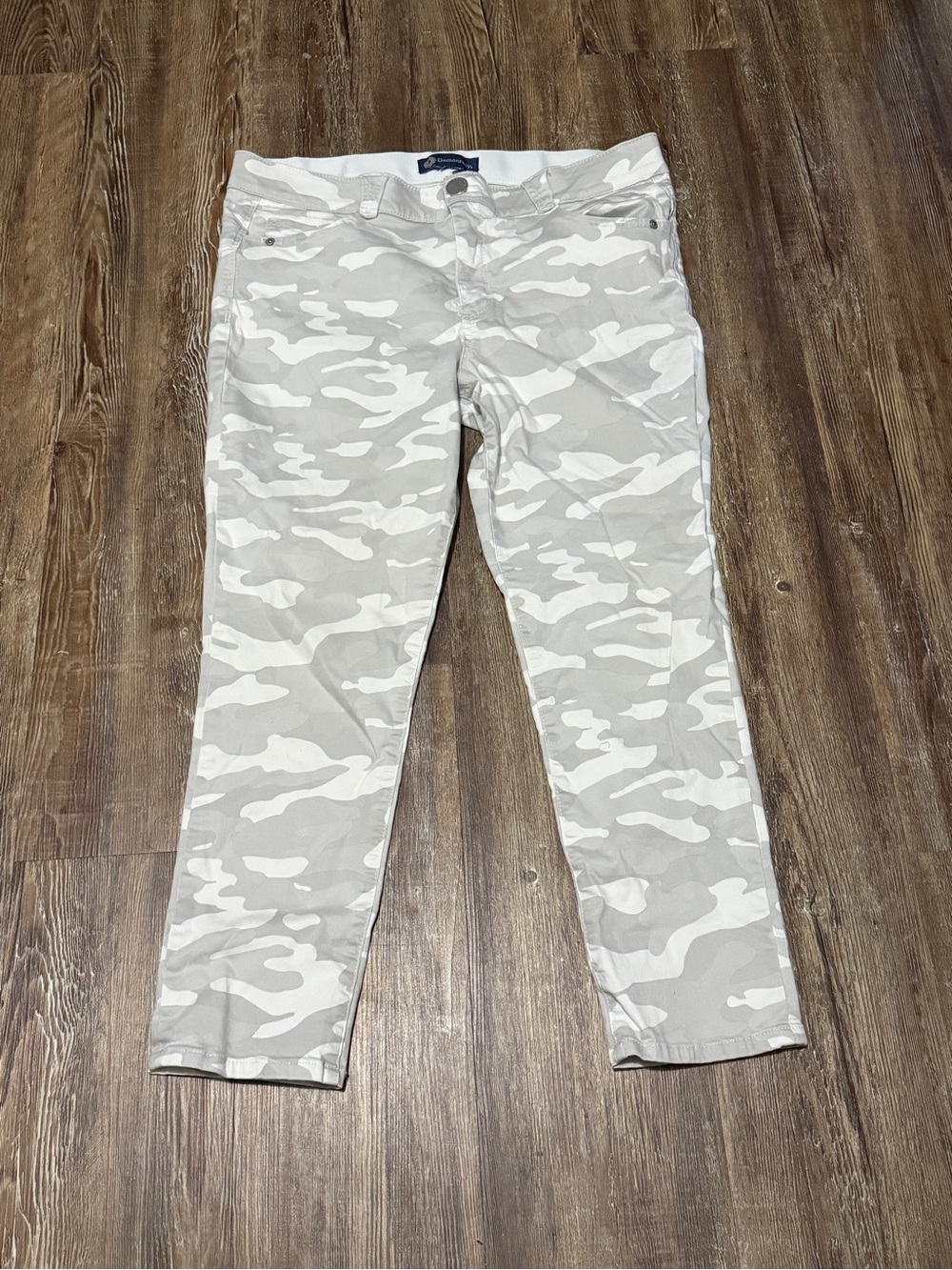 Democracy Cropped Camo Pants Women's 16 High Rise Stretchy Slim Fit